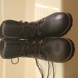 New The north Face size 6 boots